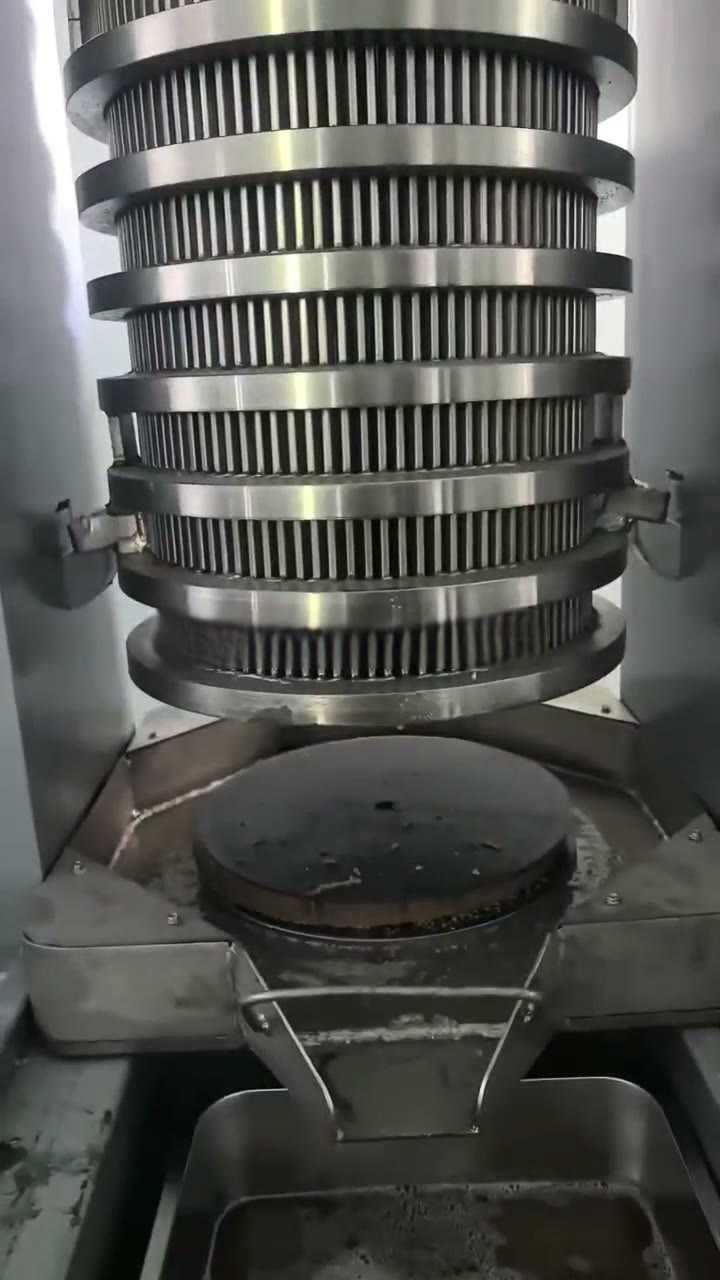 Peanut cake discharge video